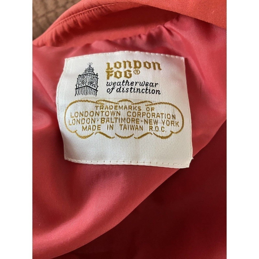 London Fog - Women's red trench coat , belt, pockets, size 8 Regular - Picture 4 of 4